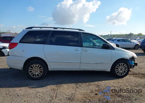 2010 Toyota Sienna Xle z USA, uszkodzony, nr VIN 5TDDK4CCXAS032476